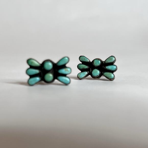 Vintage Zuni Sterling Silver Earrings -Petit Point Turquoise – Screw Back30 - Picture 5 of 5